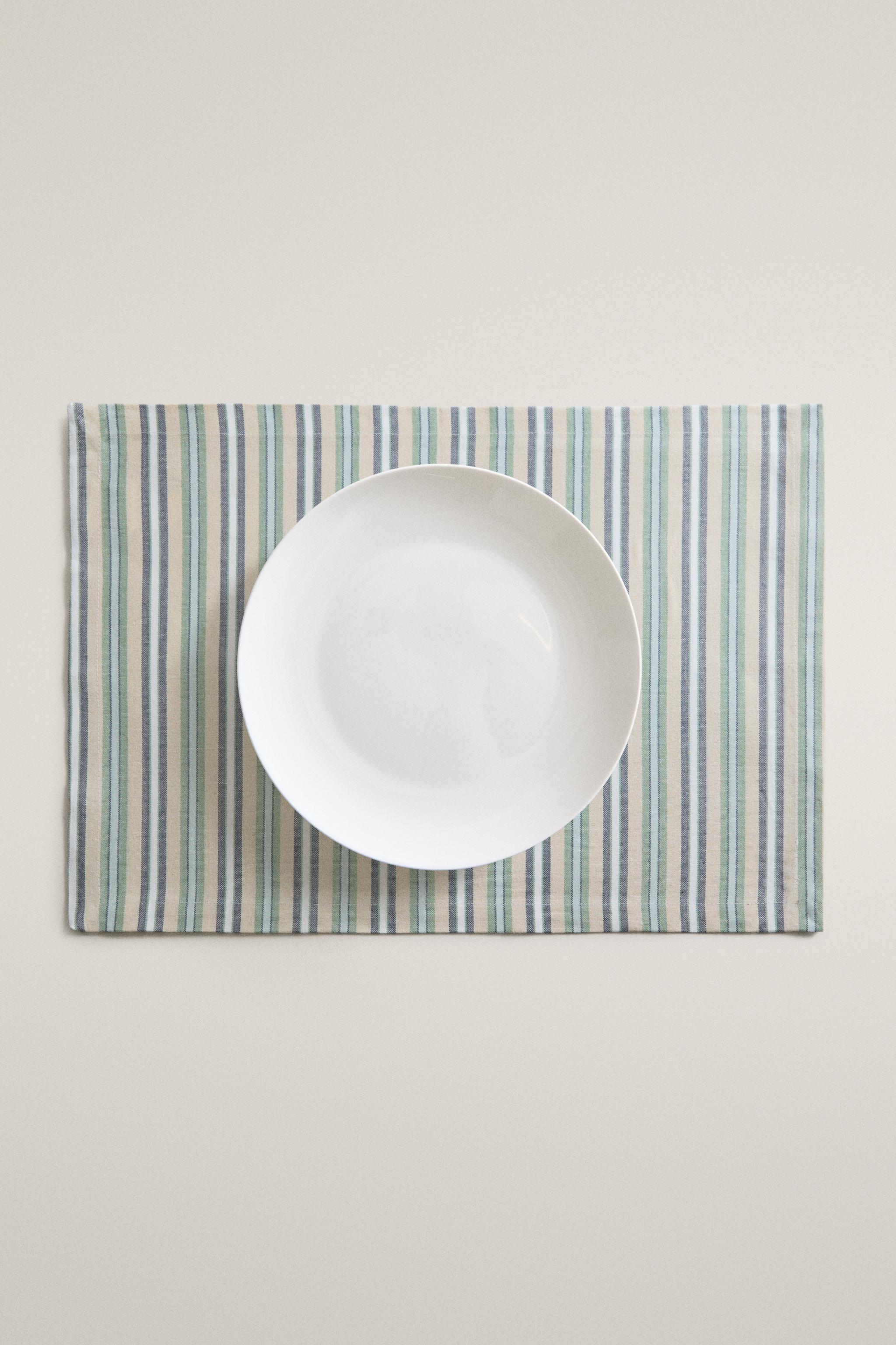 LOT DE 2 SETS DE TABLE À RAYURES